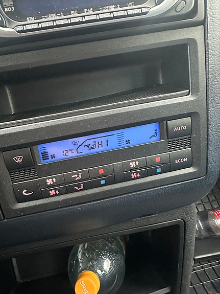 Volkswagen Caravelle 7 of 30