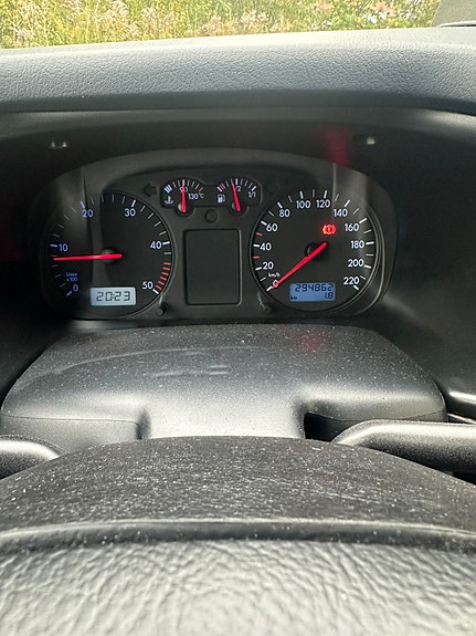 Volkswagen Caravelle 5 of 30