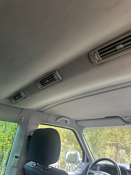 Volkswagen Caravelle 27 of 30