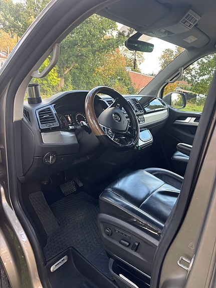 Volkswagen Caravelle 10 of 11