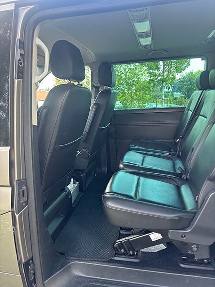 Volkswagen Caravelle 8 of 11