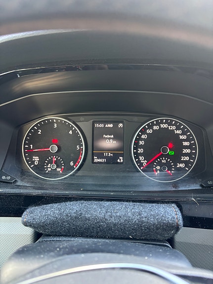 Volkswagen Caravelle 9 of 11