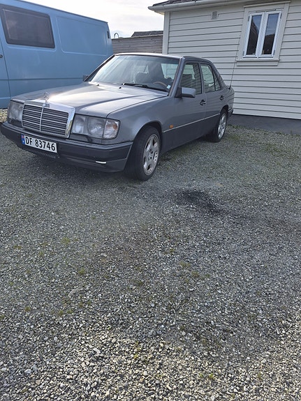 Mercedes-Benz E250 6 of 6