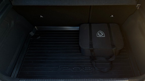 Peugeot e-208 17 of 23