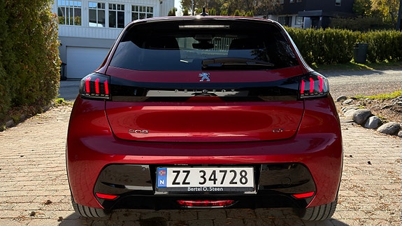 Peugeot e-208 6 of 23