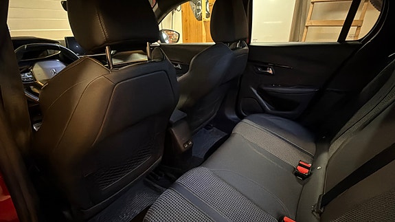 Peugeot e-208 16 of 23