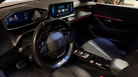 Peugeot e-208 9 of 23