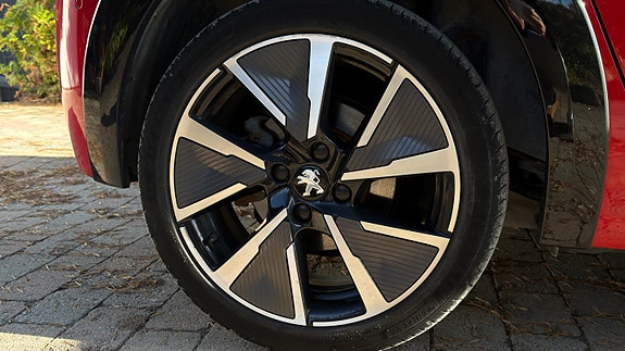 Peugeot e-208 23 of 23