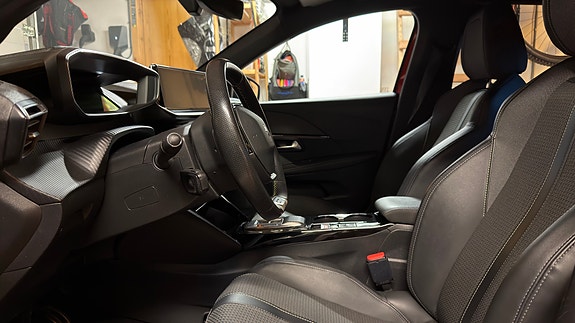 Peugeot e-208 15 of 23