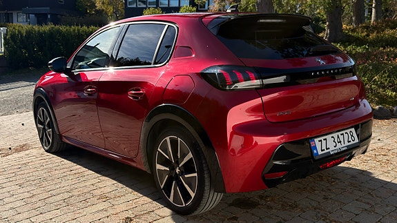 Peugeot e-208 7 of 23
