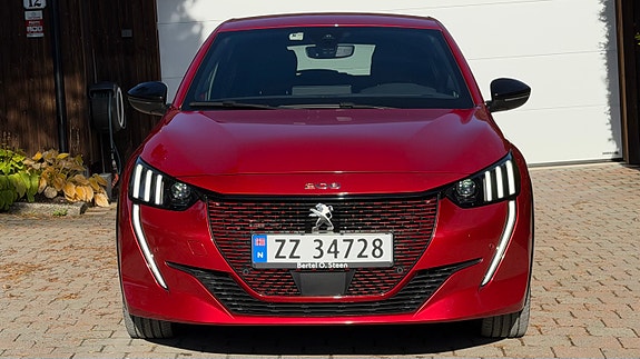 Peugeot e-208 2 of 23