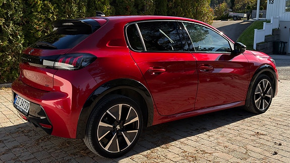 Peugeot e-208 5 of 23