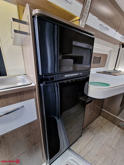Pilote V630 Bybobil med 2 enkle senger og mye utstyr klar for både fricamp og vanlig Camping 11 of 17