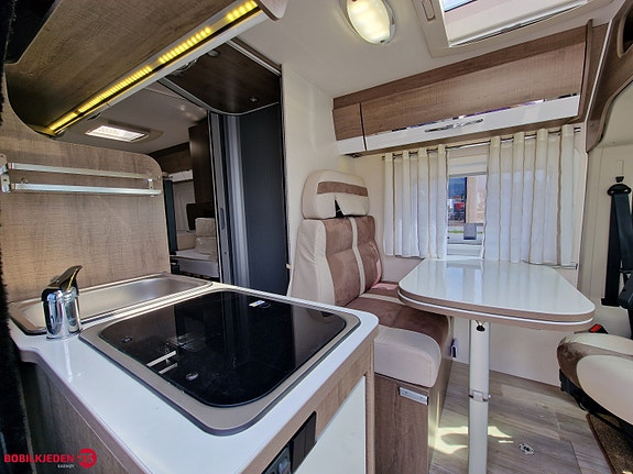 Pilote V630 Bybobil med 2 enkle senger og mye utstyr klar for både fricamp og vanlig Camping 8 of 17