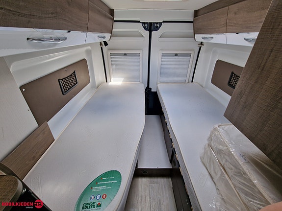 Pilote V630 Bybobil med 2 enkle senger og mye utstyr klar for både fricamp og vanlig Camping 14 of 17