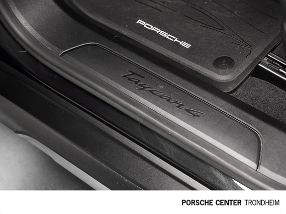Porsche Taycan 4 24 of 30
