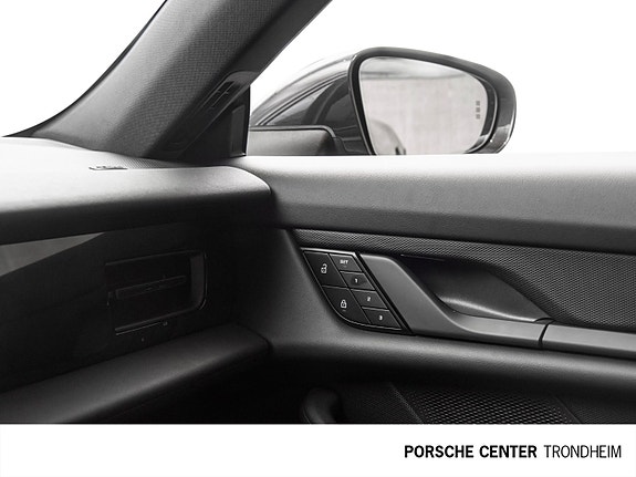 Porsche Taycan 4 20 of 30