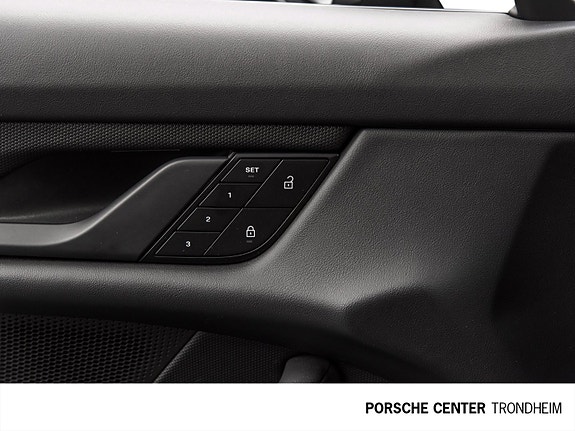 Porsche Taycan 4 21 of 30