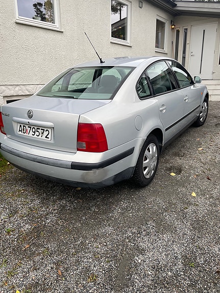 Volkswagen Passat 3 of 8