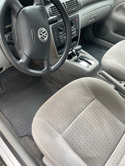 Volkswagen Passat 4 of 8