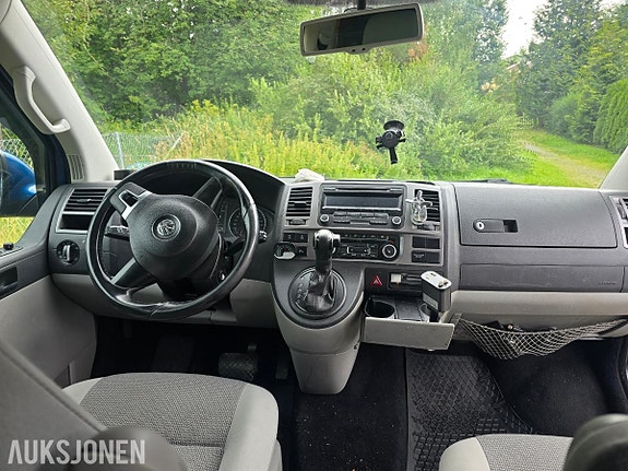Volkswagen Caravelle 10 of 17
