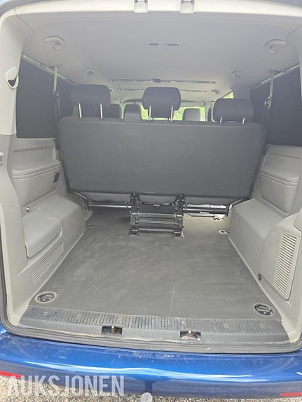 Volkswagen Caravelle 15 of 17