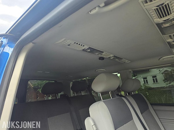 Volkswagen Caravelle 11 of 17
