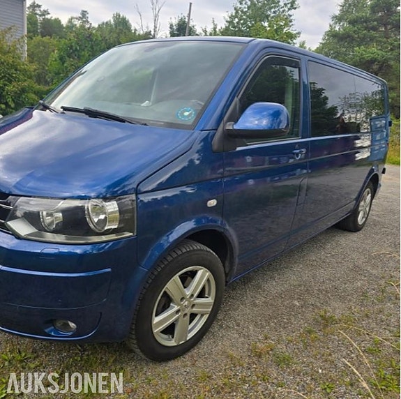 Volkswagen Caravelle 4 of 17