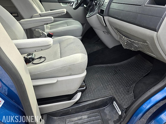 Volkswagen Caravelle 13 of 17