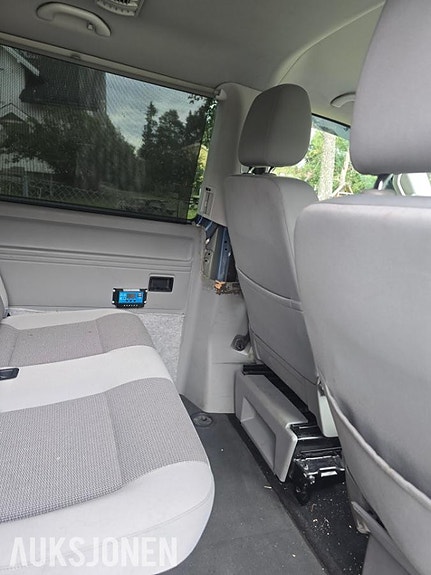 Volkswagen Caravelle 9 of 17