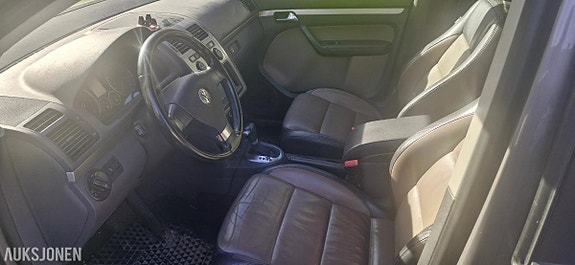 Volkswagen Touran 5 of 13