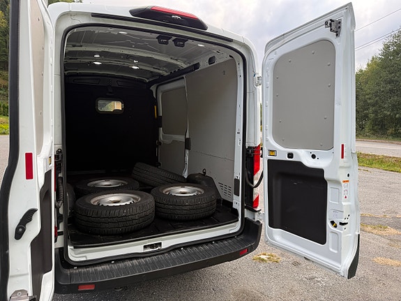 Ford E-Transit 24 of 24