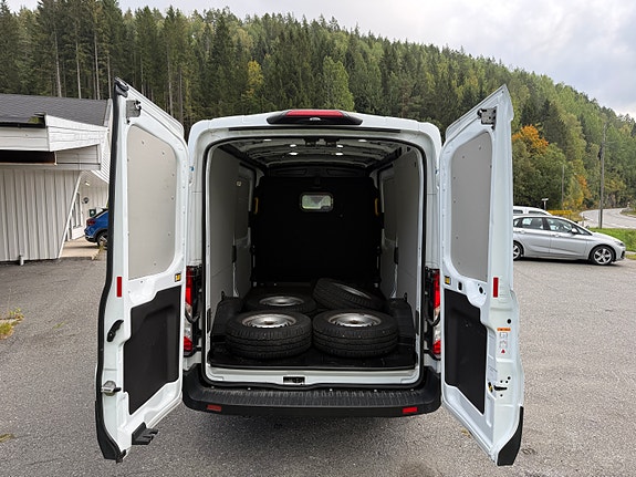 Ford E-Transit 22 of 24