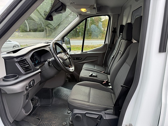 Ford E-Transit 9 of 24