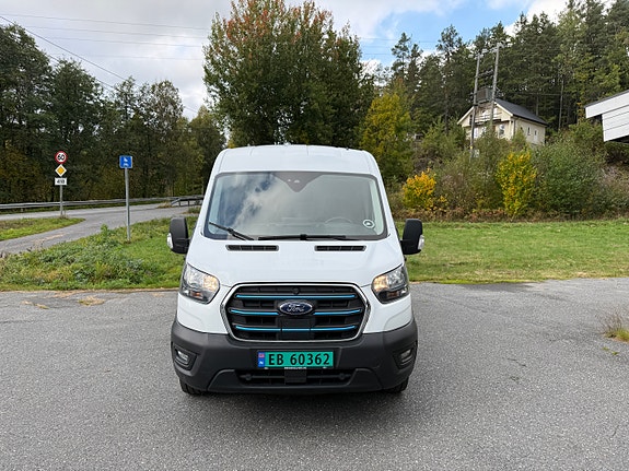 Ford E-Transit 8 of 24
