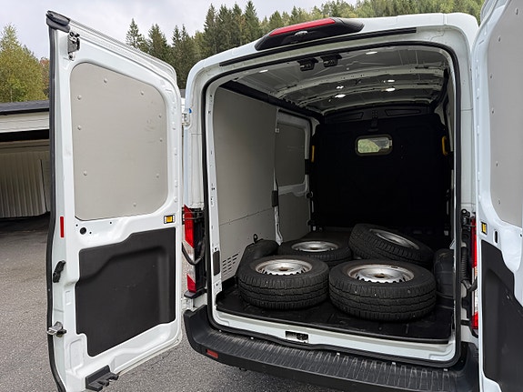 Ford E-Transit 23 of 24