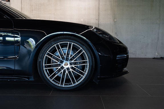 Porsche Panamera 27 of 29