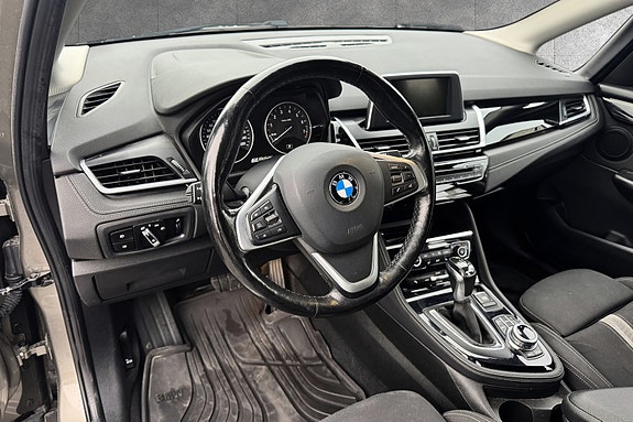 BMW 225xe 13 of 28
