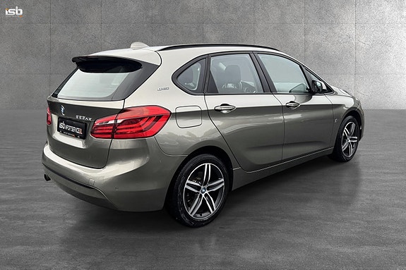 BMW 225xe 3 of 28