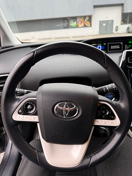 Toyota Prius 17 of 30