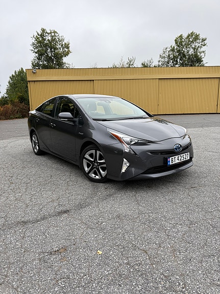 Toyota Prius 6 of 30