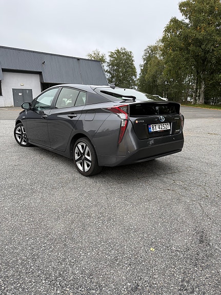 Toyota Prius 2 of 30