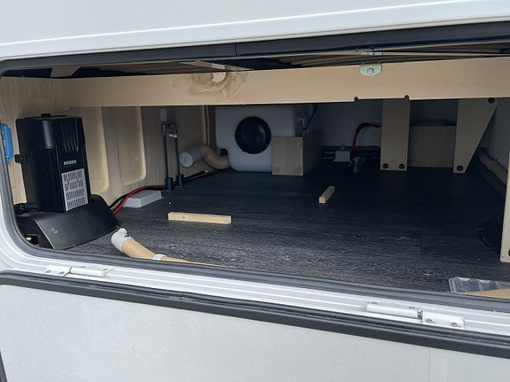 Caravelair ALBA STYLE 350 – KUN 822 KG EGENVEKT | 1.300 KG TOTALVEKT | SOLCELLE | BOKSMARKISE 23 of 25