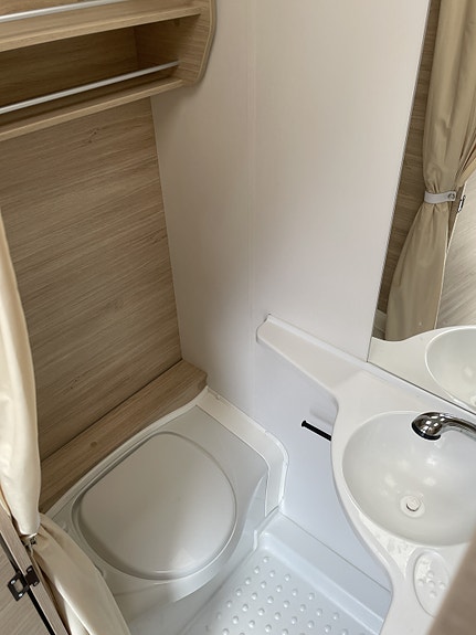 Caravelair ALBA STYLE 350 – KUN 822 KG EGENVEKT | 1.300 KG TOTALVEKT | SOLCELLE | BOKSMARKISE 19 of 25