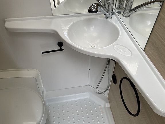 Caravelair ALBA STYLE 350 – KUN 822 KG EGENVEKT | 1.300 KG TOTALVEKT | SOLCELLE | BOKSMARKISE 20 of 25
