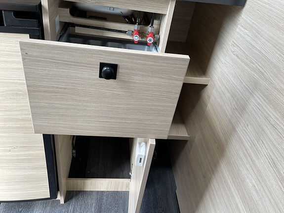 Caravelair ALBA STYLE 350 – KUN 822 KG EGENVEKT | 1.300 KG TOTALVEKT | SOLCELLE | BOKSMARKISE 10 of 25