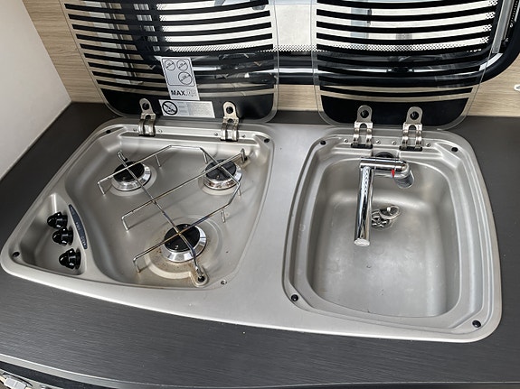Caravelair ALBA STYLE 350 – KUN 822 KG EGENVEKT | 1.300 KG TOTALVEKT | SOLCELLE | BOKSMARKISE 8 of 25