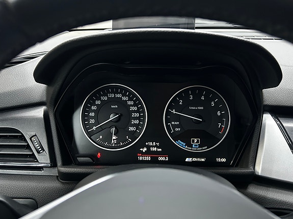 BMW 225xe 14 of 30
