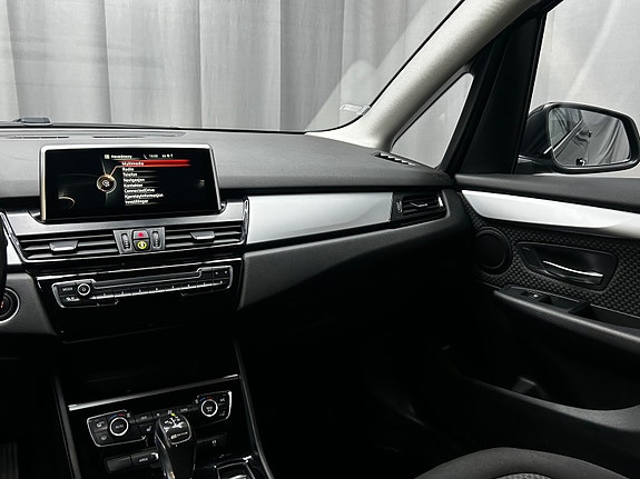 BMW 225xe 20 of 30