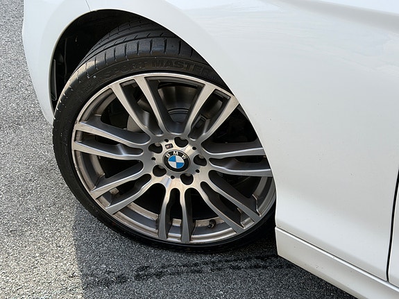 BMW 220i 21 of 30